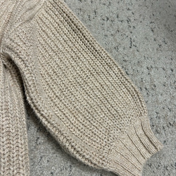 Minimum M loose knot cream cardigan in excellent condition! Great for spring - Picture 13 of 14